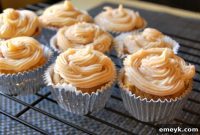 Spiced Pumpkin Delights with Maple Cream Cheese Swirl