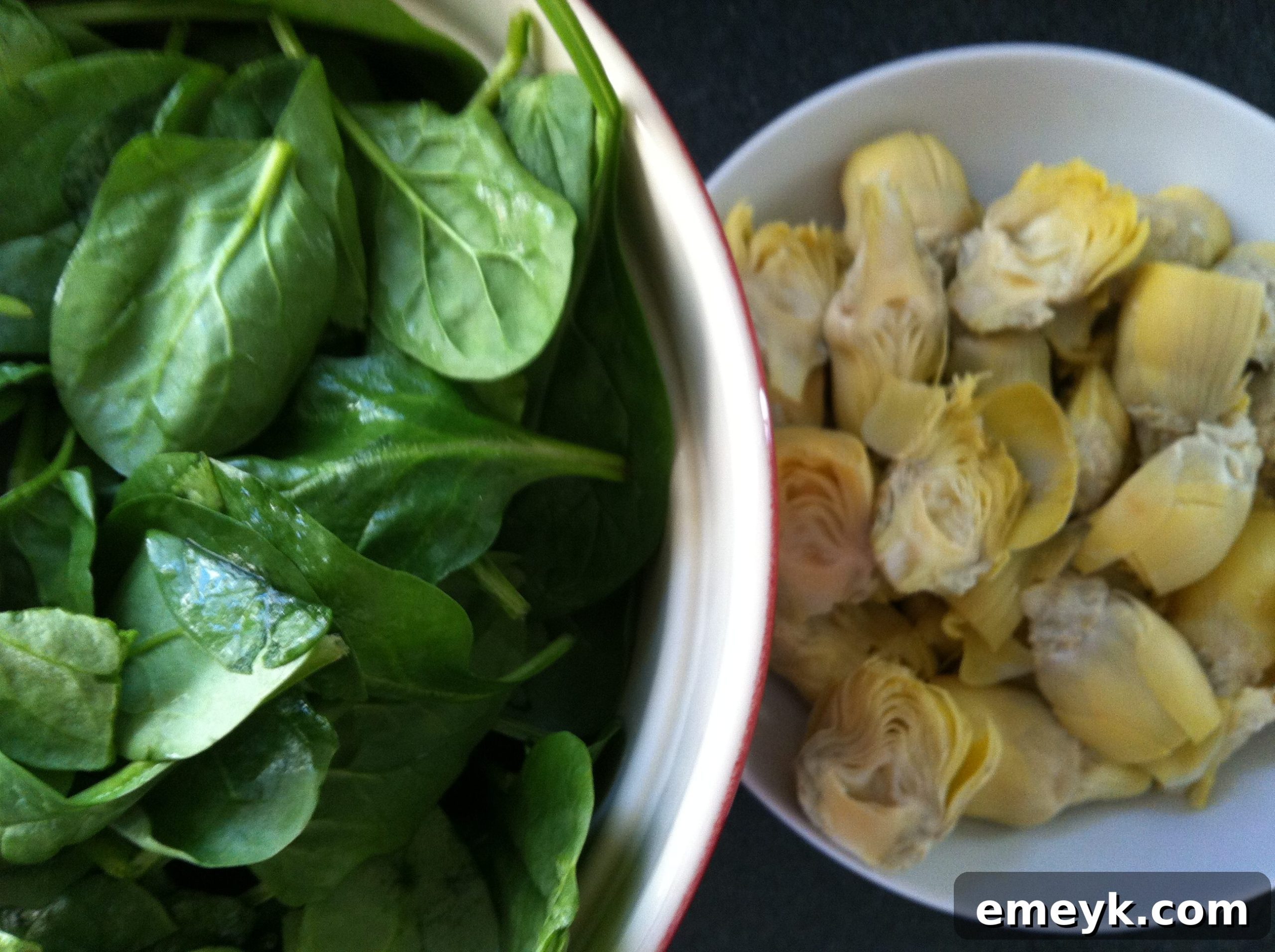 Creamy Spinach Artichoke Pasta with Panko Crunch 3 Close-up of fresh spinach leaves, key ingredient for pasta