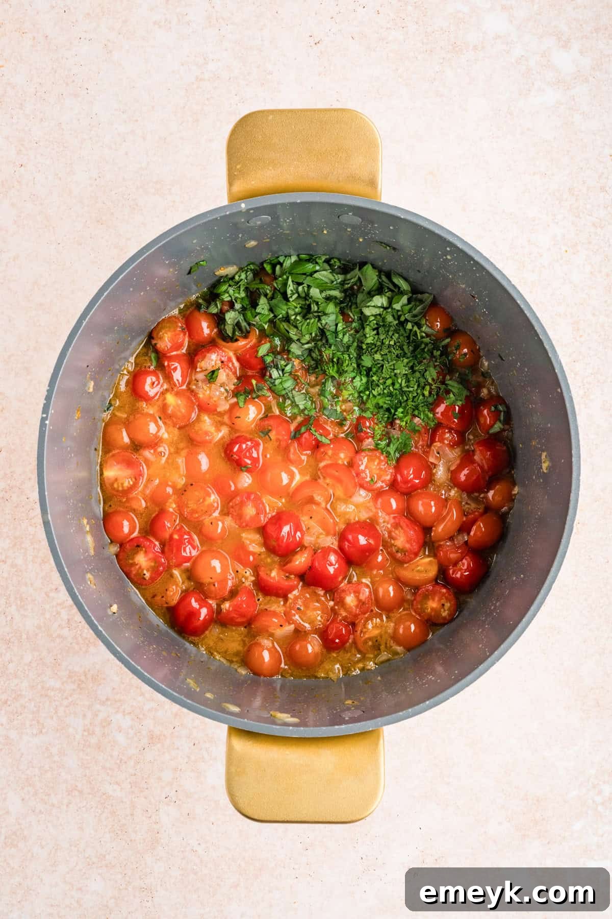 Tomato, parsley and onion in a pot