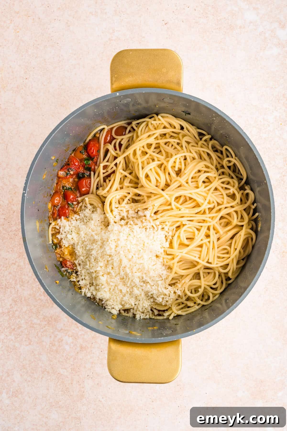 Pasta with tomato and Parmesan cheese 